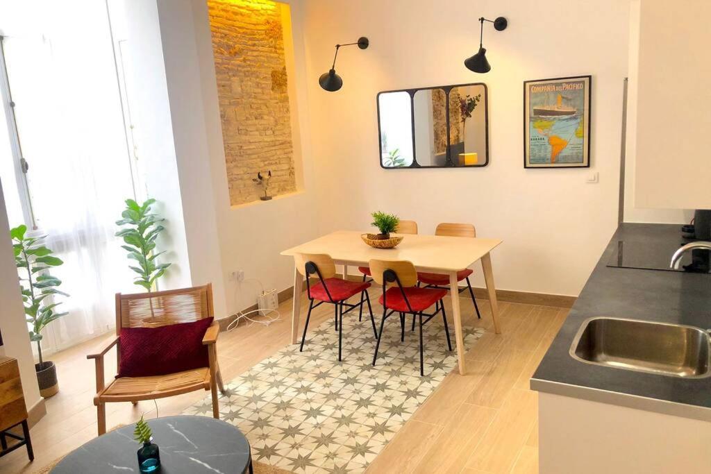 Gatu Premium Villa Libertad, Preferente Mayores De 25 Anos Y Familias Кадис Экстерьер фото
